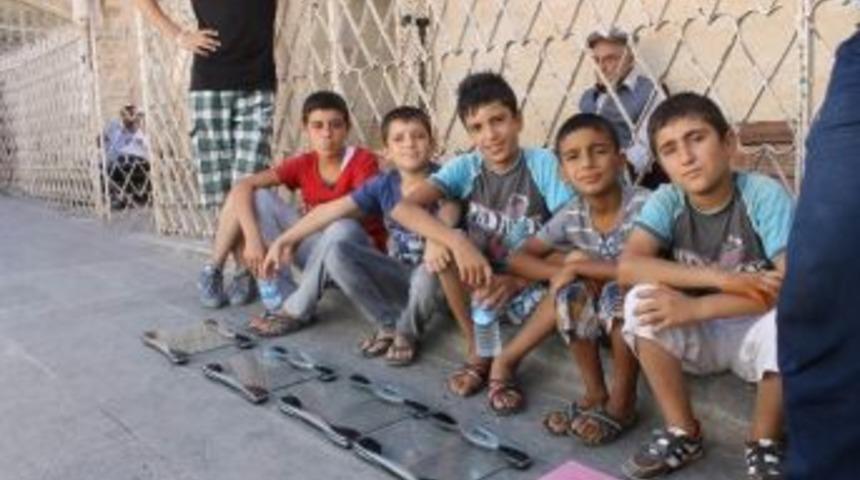 Tartıcılık Yaparak Okul Har&ccedil;lığını &Ccedil;ıkarıyor