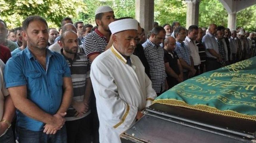 Emanet Alınan Kamyonetin Altında Kalarak &Ouml;len Gen&ccedil; Son Yolculuğuna Uğurlandı