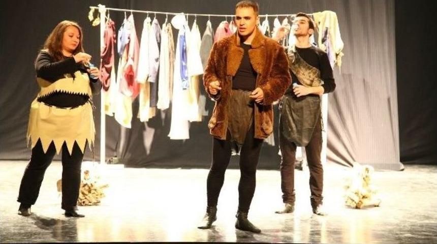 &Ccedil;ocuklar, Gen&ccedil;ler Haydi Tiyatroya