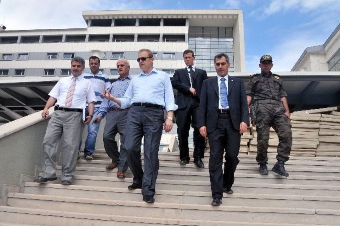 G&uuml;m&uuml;şhane Valisi Y&uuml;cel Yavuz Yapımı Tamamlanan Yurtta İncelemelerde Bulundu