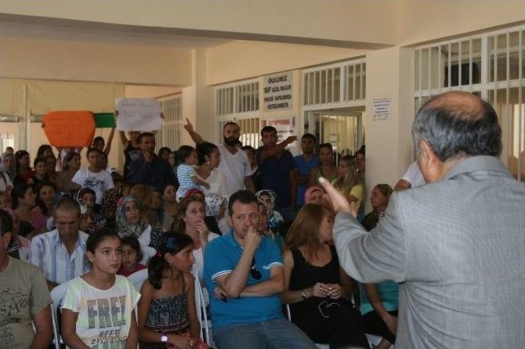 İzmir&rsquo;de &rsquo;okul&rsquo; Gerginliği