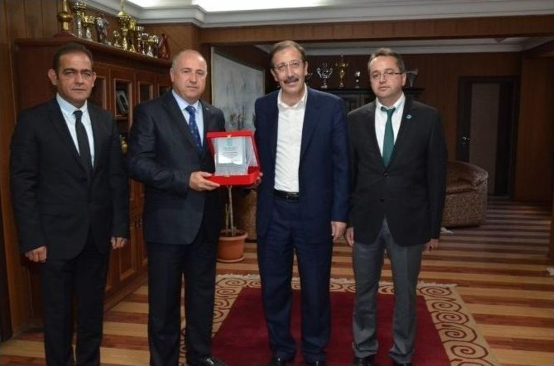 Paland&ouml;ken Belediyesi, Vatandaşlara Erzurum Zirvesinde Balık Yedirdi