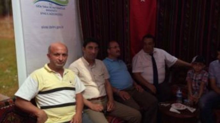 Ak Parti İl&ccedil;e Başkanı Kelebek Ve Tarım İl M&uuml;d&uuml;r&uuml; &Ccedil;elik Sivas&rsquo;ta D&uuml;zenlenen Fuara Katıldı