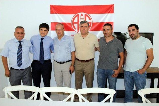 Antalyaspor Yönetimi, Taraftar Temsilcileri İle Bir Araya Geldi