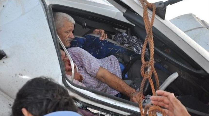 Tır&rsquo;da Sıkışan 2 Kişiyi Can-kur Kurtardı