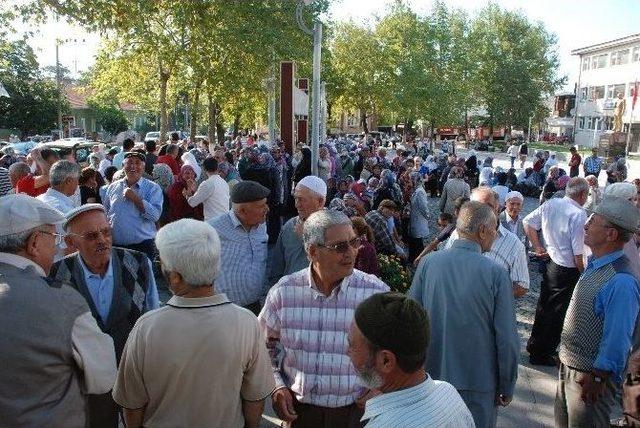 Hacı Adayları Dualarla Uğurlandı