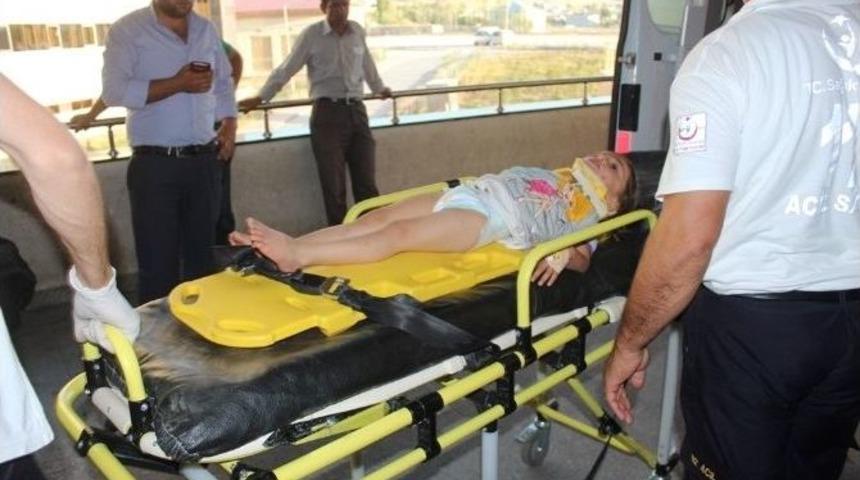 Y&uuml;ksekten D&uuml;şen &Ccedil;ocuk Askeri Helikopterle Hastaneye Taşındı