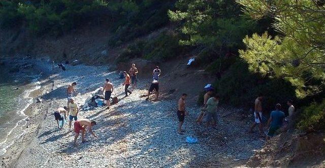 Siviller Çöplerini Bıraktı, Asker Temizledi