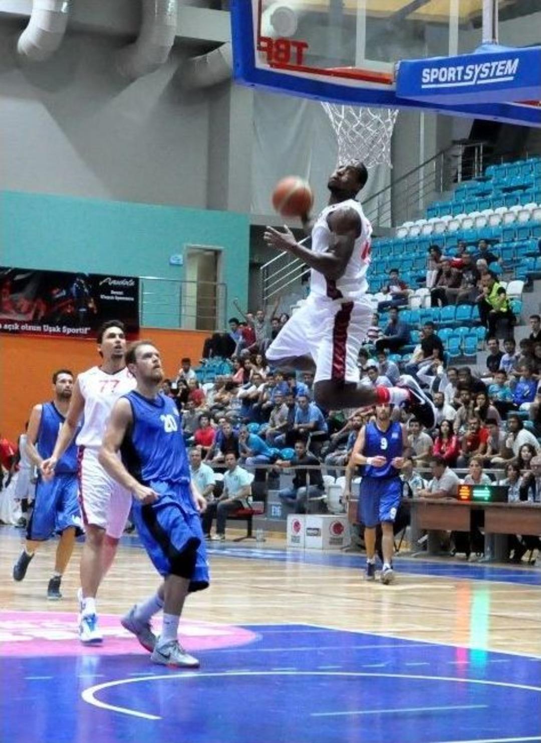 Uşak Belediyesi Kurtuluş Kupası&rsquo;nda İkinci G&uuml;n