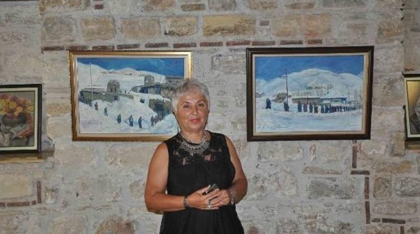 Ressam G&uuml;lizar Kılı&ccedil;, Kuşadası&rsquo;nda Sergi A&ccedil;tı