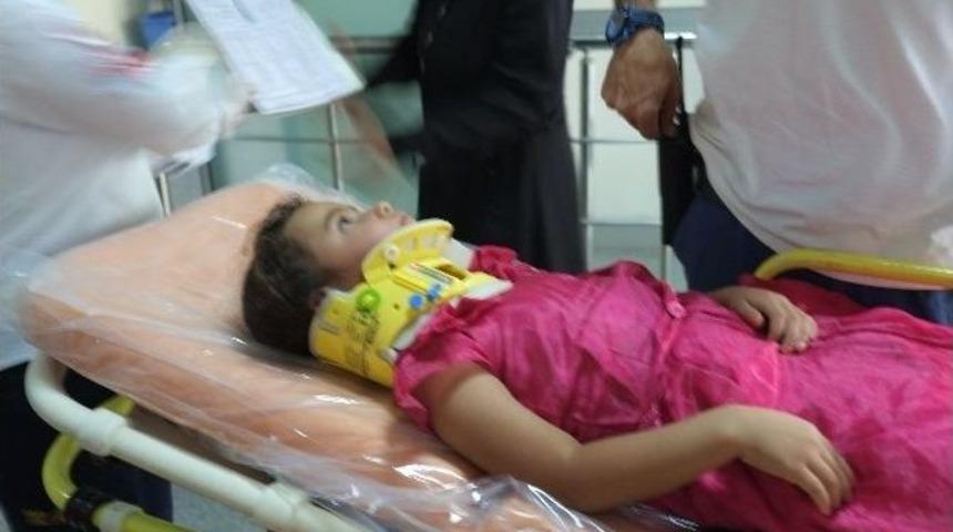 Otomobilin &Ccedil;arptığı Suriyeli Kız &Ccedil;ocuğu Yaralandı