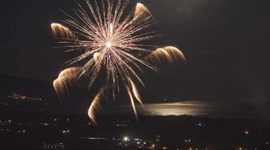 Orhangazi Havai Fişek G&ouml;steriyle Aydınlandı