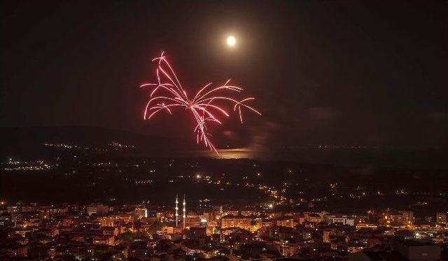 Orhangazi Havai Fişek Gösteriyle Aydınlandı