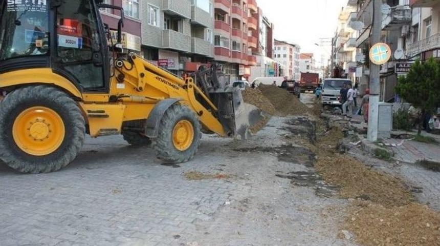 Ak&ccedil;akoca&rsquo;da Elektrik Telleri Yer Altına Alınıyor