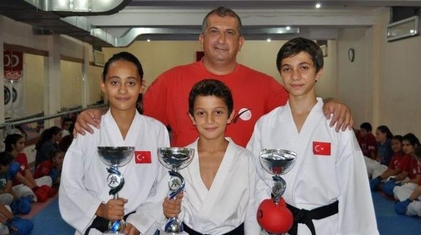 Bodrumlu Karateciler Avrupa&rsquo;dan &Uuml;&ccedil; Kupa İle D&ouml;nd&uuml;