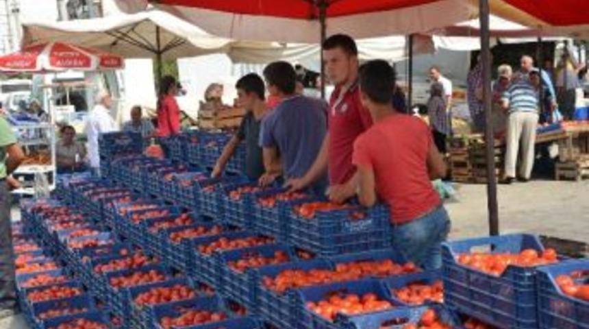 Pazarcı Esnafından &Ouml;zg&uuml;ven&rsquo;e Teşekk&uuml;r