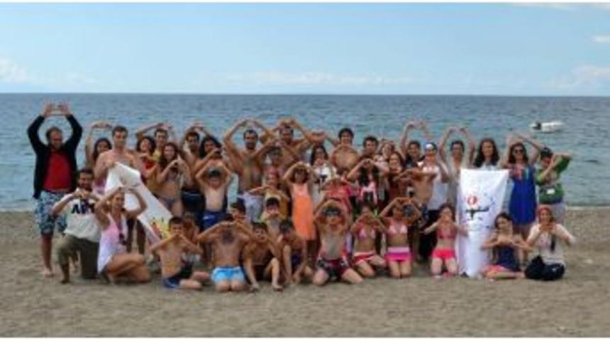 Yenimahalleli &Ccedil;ocukların Deniz Keyfi