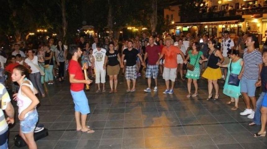 Kaş&rsquo;ta Karadeniz R&uuml;zgarı Esti