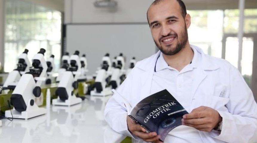 Optisyenlik Eğitimine İlk T&uuml;rk&ccedil;e Kaynak Gediz &Uuml;niversitesi&rsquo;nden