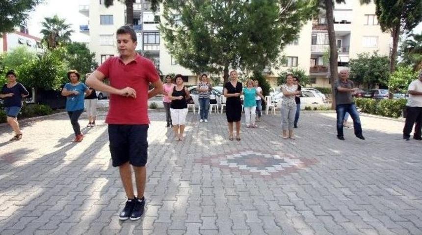 Bayraklı&rsquo;da 1923 Kişi Aynı Anda Zeybek Oynayacak