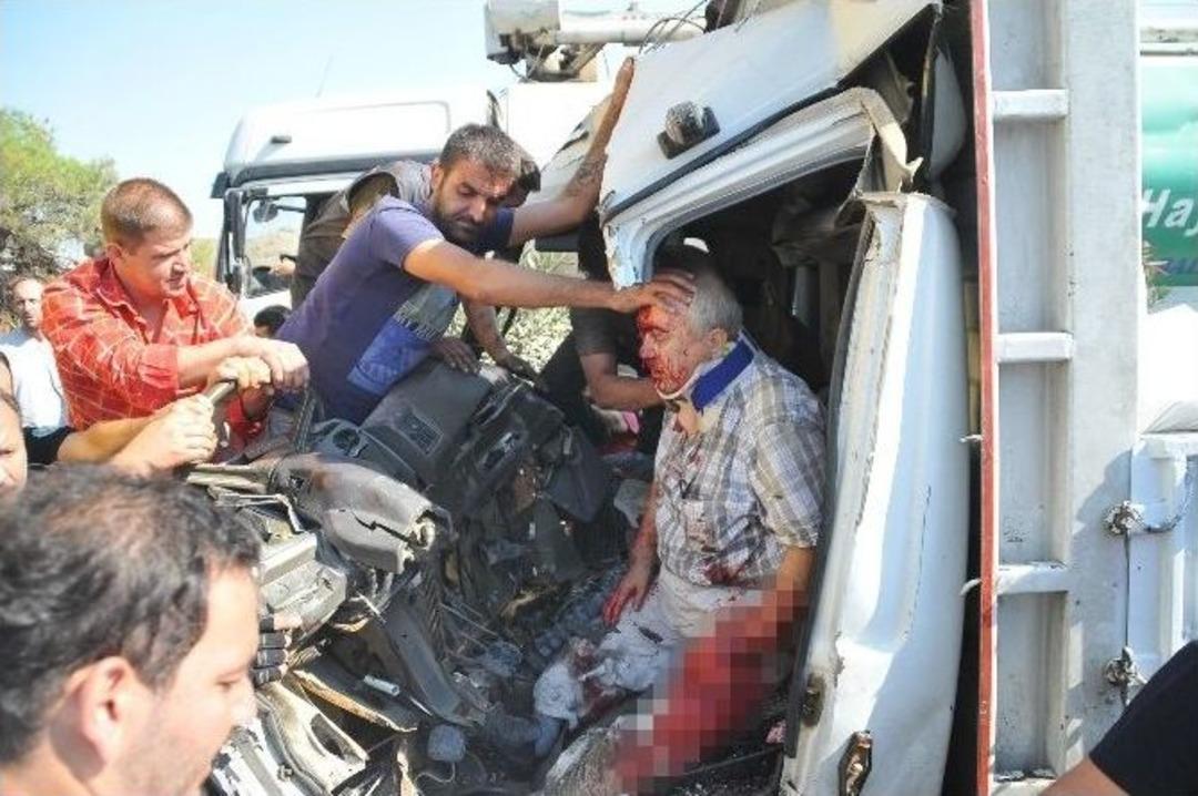 Kamyonet Tır&rsquo;a &Ccedil;arptı: 1 Ağır Yaralı