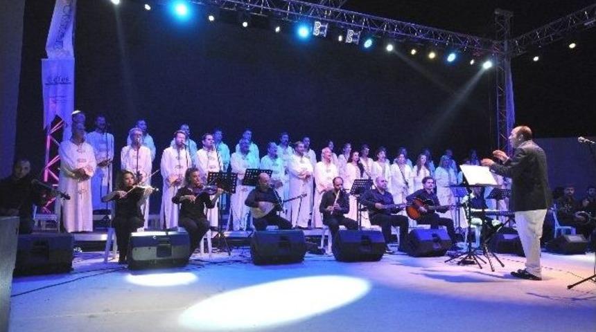 Somalı Madenci &Ccedil;ocukları Yararına Ala&ccedil;atı&rsquo;da Konser Verildi