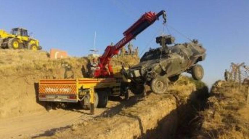 Devriye Gezen &rsquo;kobra&rsquo; Ara&ccedil; Hendeğe D&uuml;şt&uuml;