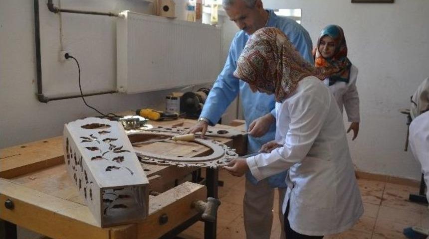 Mesgep Kapsamında Meslek Ediniyorlar