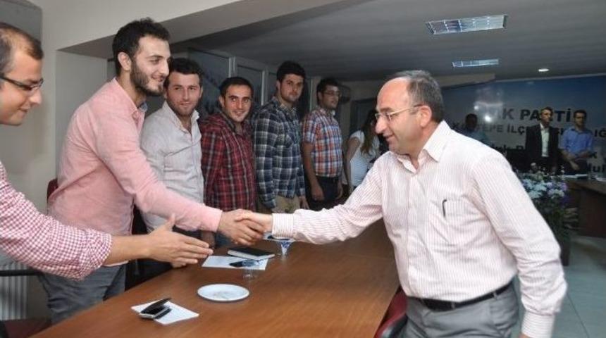 Başkan &Uuml;z&uuml;lmez Ak Gen&ccedil;lerle Konuk Oldu