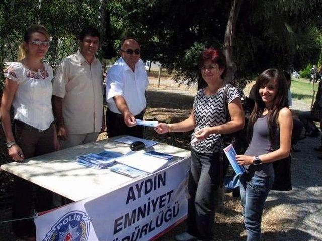 Üniversitelilerin Elini İlk Polis Sıktı