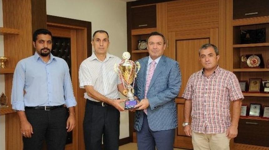 D&uuml;nya Şampiyonundan Rekt&ouml;r Kurtcephe&rsquo;ye Ziyaret