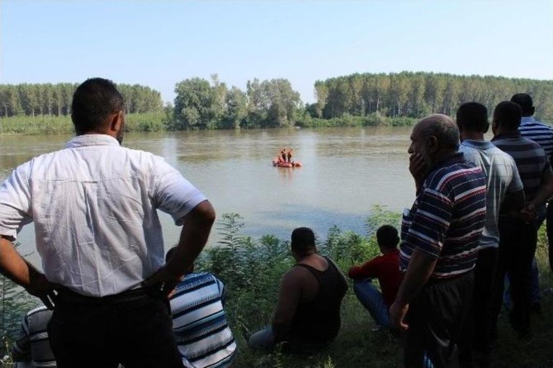 Y&uuml;zmek İ&ccedil;in Girdiği Meri&ccedil; Nehri&rsquo;nde Kayboldu