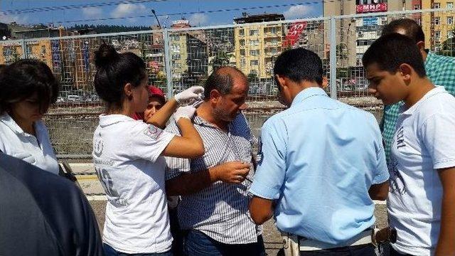 Kocaeli’nde Otomobille Ticari Araç Çarpıştı: 2 Yaralı