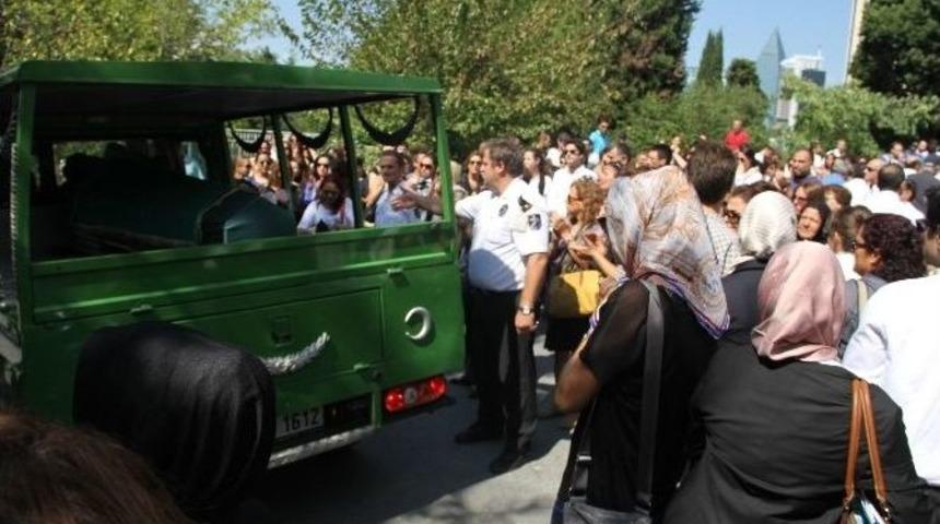 Ağa&ccedil; Altında Kalan Ayfer Ayla Aral Son Yolculuğuna Uğurlandı