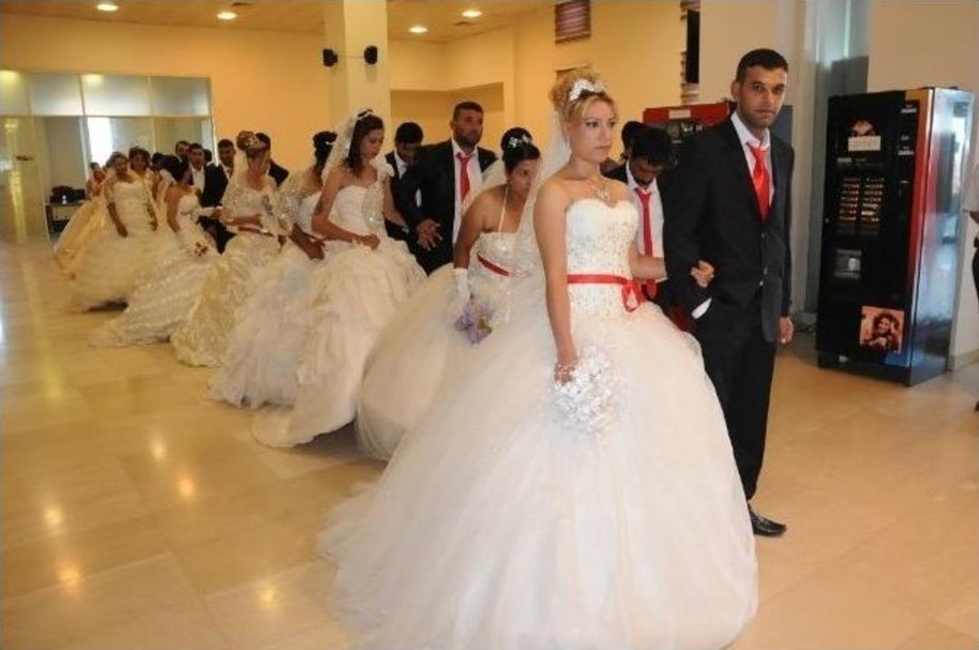 Toplu Nikah T&ouml;reninde 22 &Ccedil;ift D&uuml;nya Evine Girdi