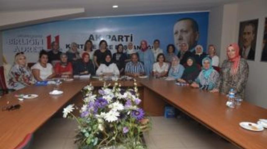 Başkan &Uuml;z&uuml;lmez İl&ccedil;e Kadın Kollarıyla Sohbet Etti