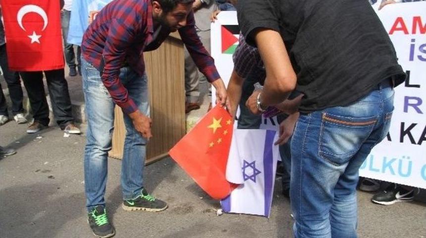 &Ccedil;in Ve İsrail Bayrağı Yaktılar