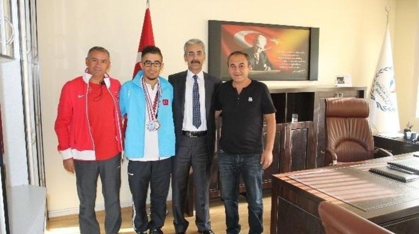 Başarılı Sporcudan Mintaş’a Ziyaret