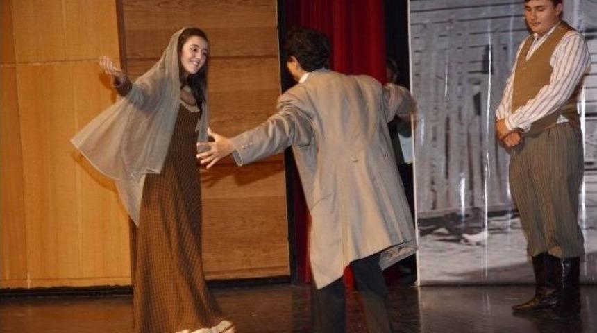 Festivalde &Ccedil;ocuk Tiyatrosu Sahnelendi