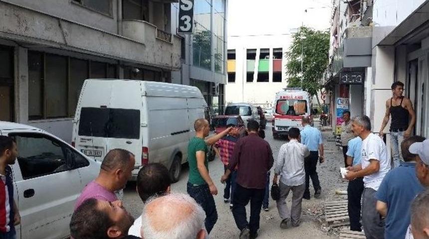 D&uuml;zce&rsquo;de Asans&ouml;r Boşluğuna D&uuml;şen İş&ccedil;i Ağır Yaralandı