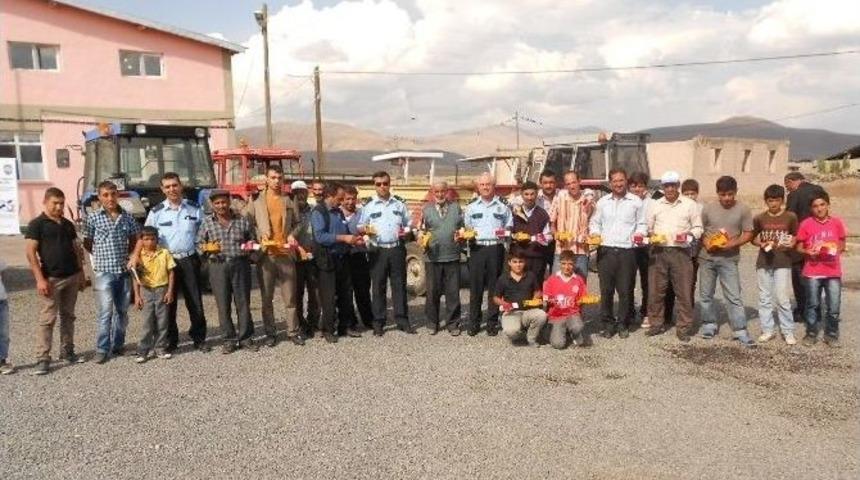 Trakt&ouml;r S&uuml;r&uuml;c&uuml;lerine Y&ouml;nelik Eğitim Semineri D&uuml;zenlendi