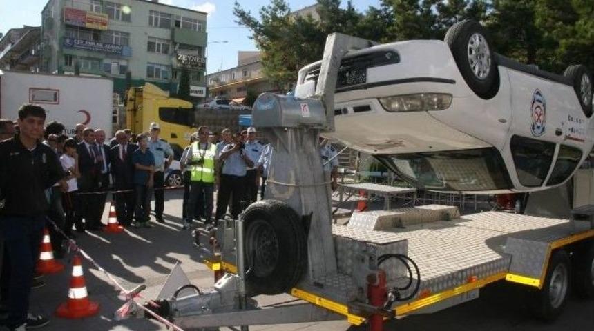 Daire M&uuml;d&uuml;rleri Sim&uuml;lat&ouml;r Aracında Emniyet Kemeri Takıp Kaza Anını Yaşadı