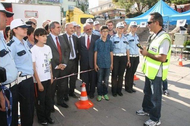 Daire Müdürleri Simülatör Aracında Emniyet Kemeri Takıp Kaza Anını Yaşadı