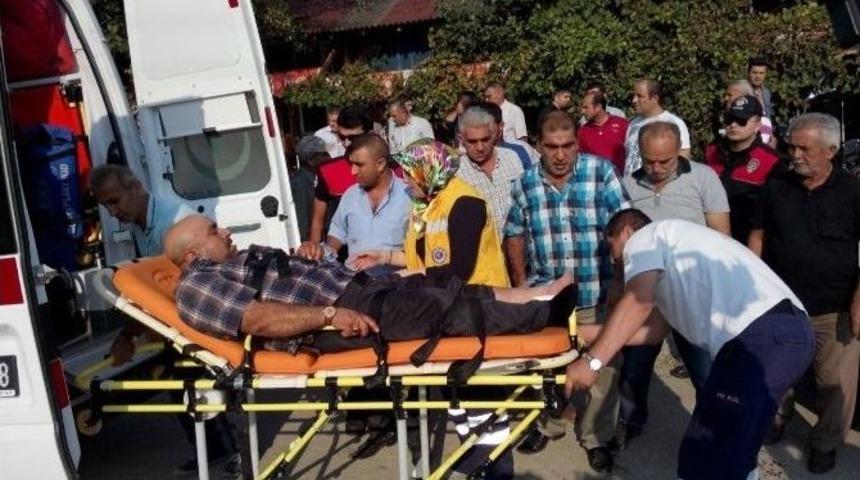 İki Kardeş Birbirini Bı&ccedil;ak Ve Silahla Yaraladı