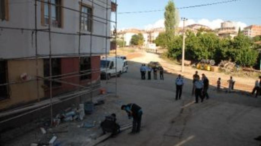 İnşaat İskelesinden D&uuml;şen 2 İş&ccedil;i Yaralandı