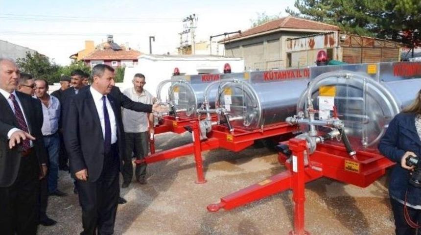 K&ouml;ylere Yangın S&ouml;nd&uuml;rme Tankeri Ve &Ccedil;&ouml;p Konteynırı