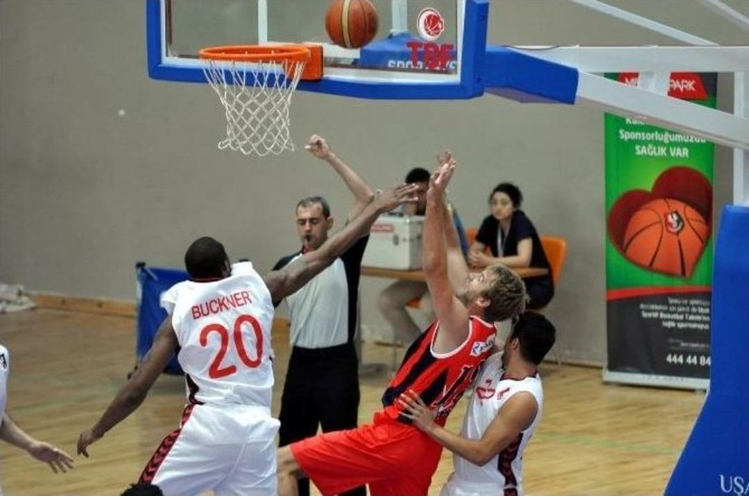 Uşak&rsquo;taki Turnuvanın Lideri R&ouml;nesans Ted Ankara Kolejliler Oldu