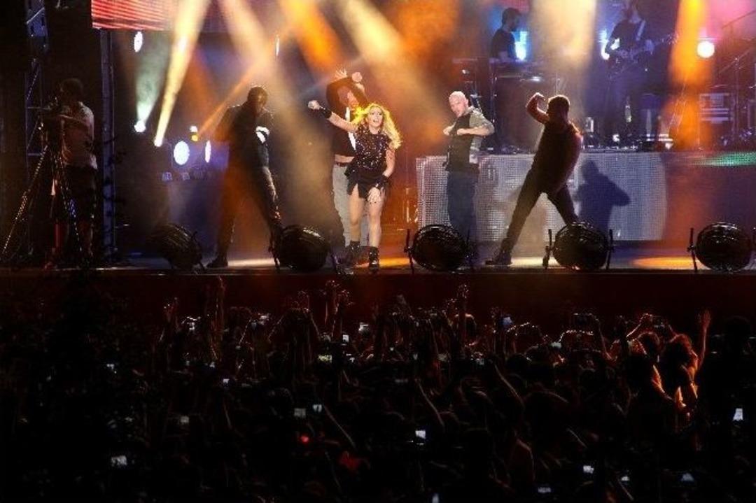 Hadise Ve Athena&rsquo;dan Muhteşem Konser