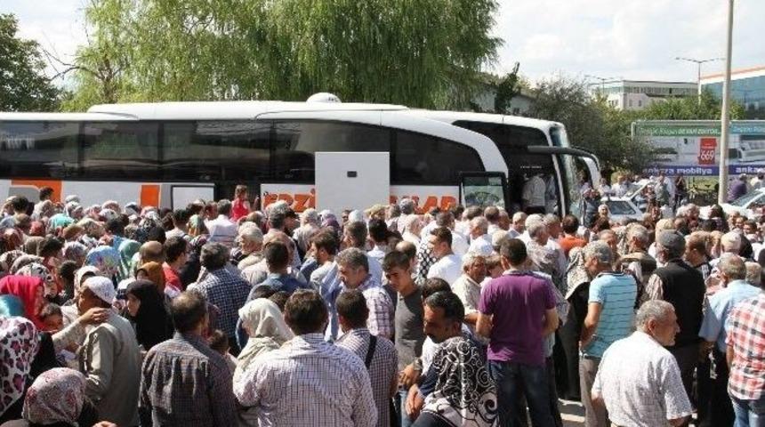 Hacı Adayları Dualarla Uğurlandı