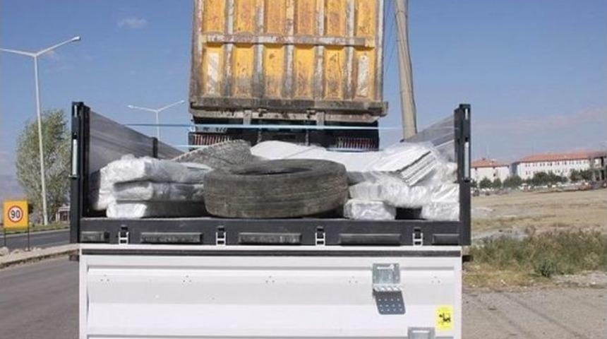 Erzincan&rsquo;da 17 Bin 46 Paket Ka&ccedil;ak Sigara Ele Ge&ccedil;irildi